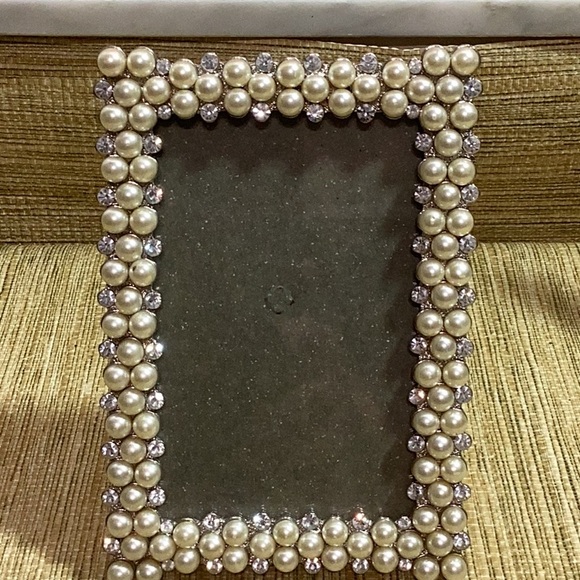 Vintage Elegant Pearl-Embellished Photo Frames with Silver and Rhinestone - Picture 4 of 5